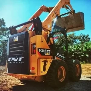 logo tnt construtora